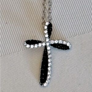 Silver Tone Fashion Necklace Comes In A Gift Box